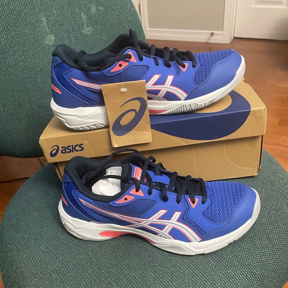 Asics Women multipurpose indoor court shoe sz 8 NWT